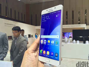 वैलेंटाइंस डे स्पेशल: सैमसंग अपने इन फोंस पर दे रहा है खास ऑफर्स