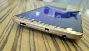 पैनासोनिक एलुगा नोट: इन पिक्चर्स