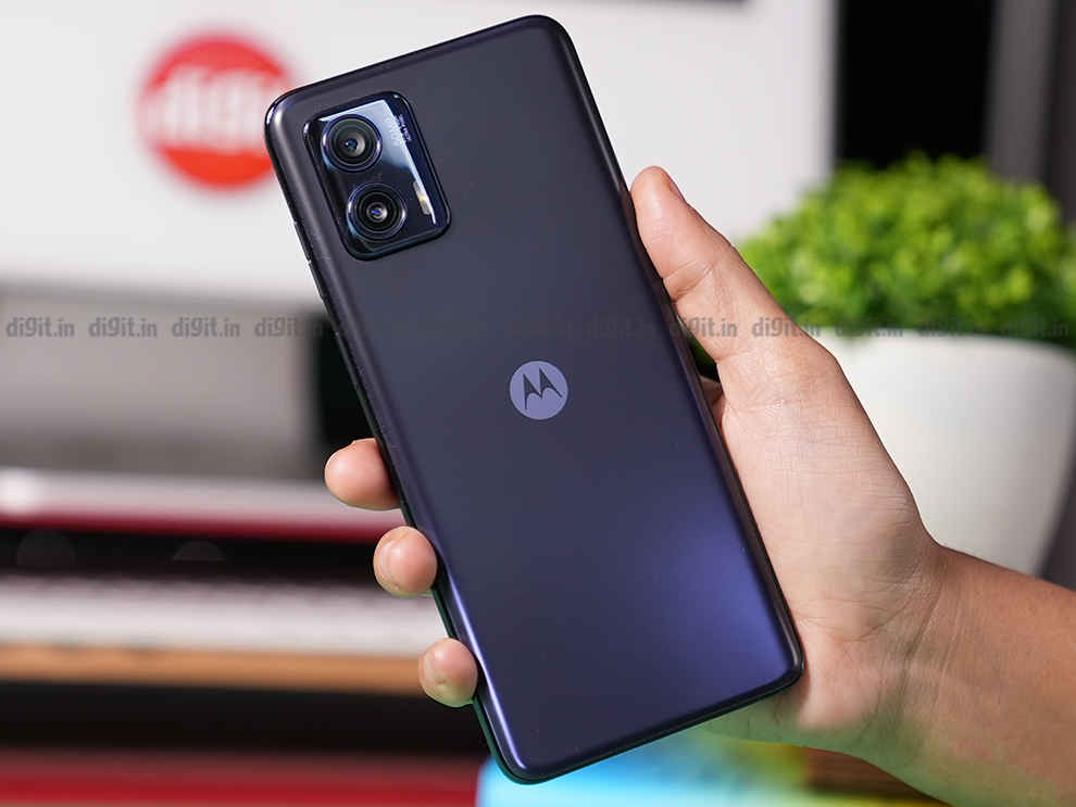 Moto G73 Review: Build and design