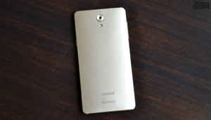 Coolpad Mega 2.5D: In Pictures