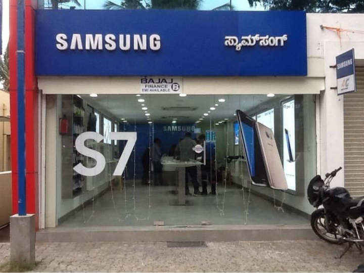 ಭಾರತದಲ್ಲಿ ಅತಿ ಹೆಚ್ಚು ಹೆಗ್ಗಳಿಕೆಗೆ ಪಾತ್ರವಾಗಿರುವ ಸ್ಯಾಮ್ಸಂಗಿನ ಹೊಸ ಬ್ಲಾಕ್ ಬ್ಲಾಸ್ಟರ್ ಸ್ಮಾರ್ಟ್ಫೋನ್ಗಳು ಇಲ್ಲಿವೆ.