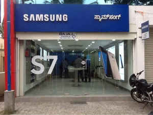 ಭಾರತದಲ್ಲಿ ಅತಿ ಹೆಚ್ಚು ಹೆಗ್ಗಳಿಕೆಗೆ ಪಾತ್ರವಾಗಿರುವ ಸ್ಯಾಮ್ಸಂಗಿನ ಹೊಸ ಬ್ಲಾಕ್ ಬ್ಲಾಸ್ಟರ್ ಸ್ಮಾರ್ಟ್ಫೋನ್ಗಳು ಇಲ್ಲಿವೆ.