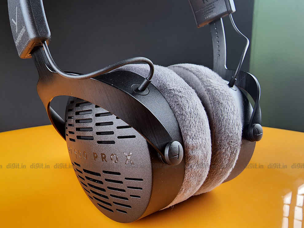 Beyerdynamic DT 900 Pro X Review: Build and design