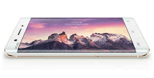 5 ഇഞ്ചിന്റെ മുകളിൽ  ഡിസ്‌പ്ലേയിൽ 2017ലെ പുറത്തിറങ്ങിയ സ്മാർട്ട് ഫോണുകൾ