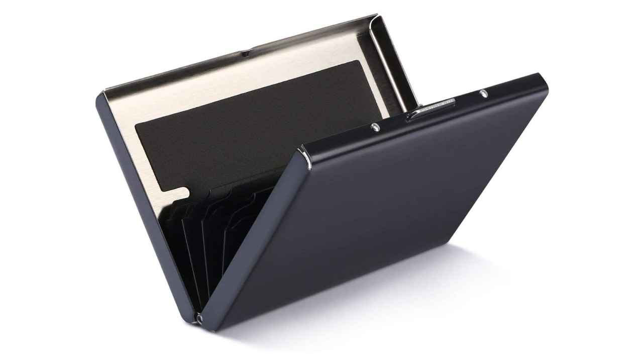 Secure your credit cards with these RFID blocking cardholders