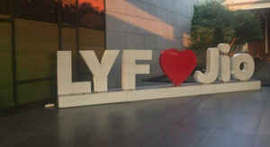 Jio Fiber broad band ప్లాన్స్ - 1GB ఒక రూపాయి కన్నా తక్కువకి ఇస్తుంది