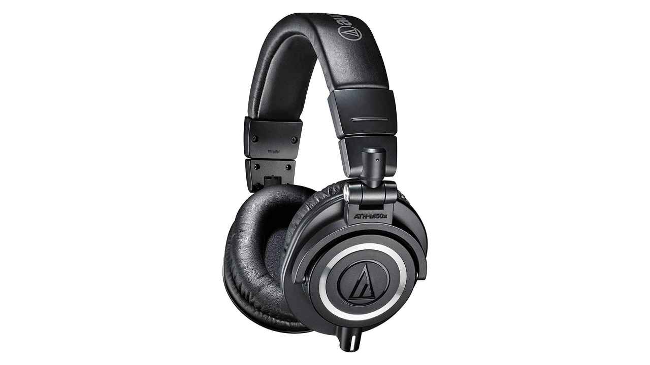 Over-ear headphones for recording