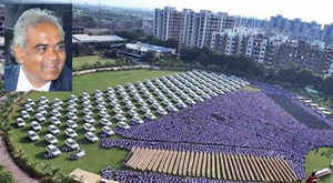 400 ഫ്‌ളാറ്റുകളും 1260 കാറുകളും  ദീപാവലി ബോണസ്സായി നൽകി ദീപാവലി വെടിക്കെട്ട്