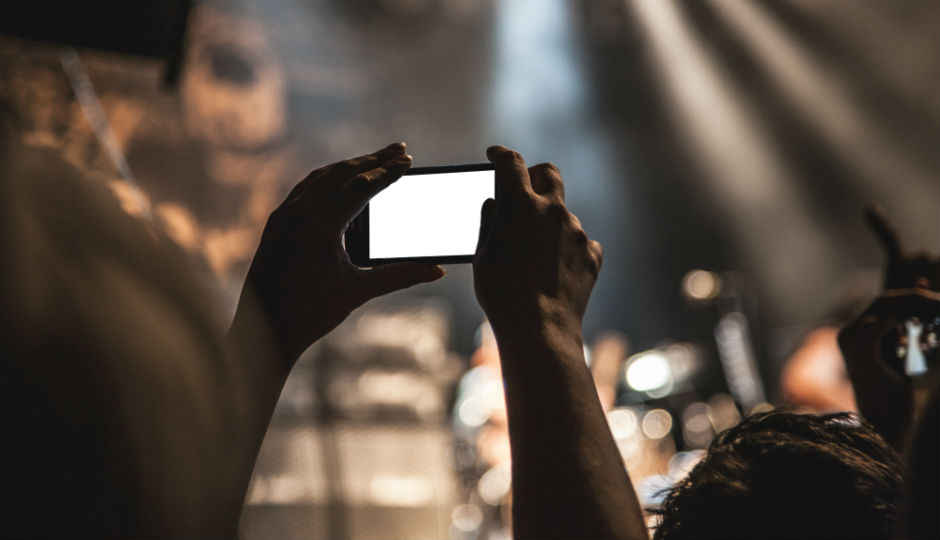Apple scores patent to block iPhones from recording concerts