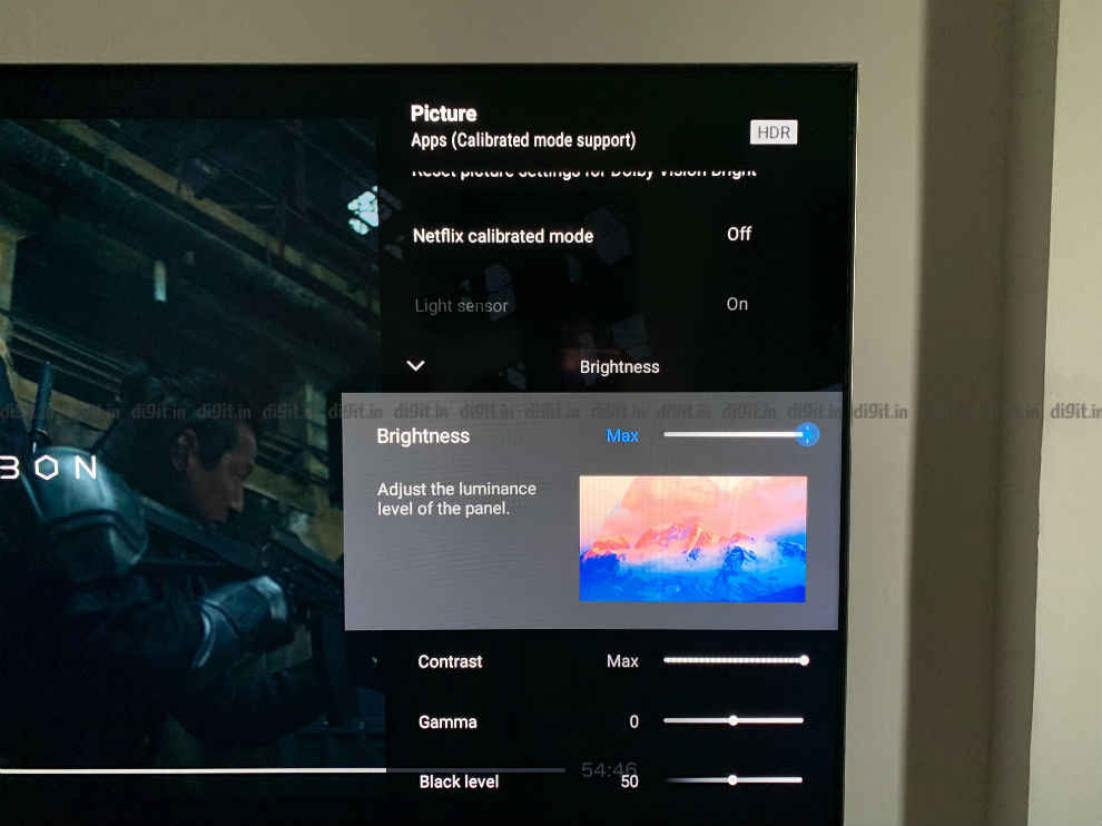 The UI on the Sony X90H brings with it a description explaining the settings. 
