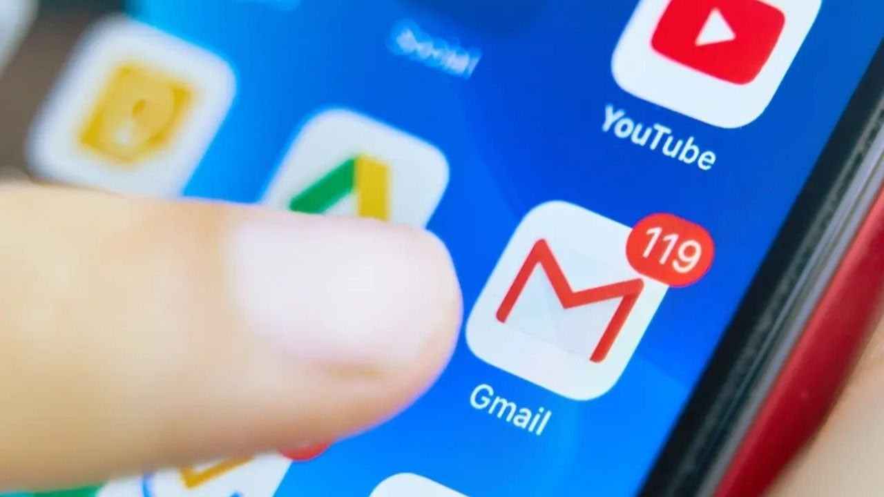 Gmail Tricks: জিমেলের ইনবক্স ভর্তি ইমেল? অল্প সময়ে ডিলিট করার সহজ উপায় জানুন