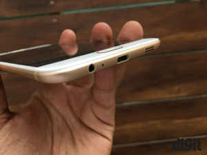 Samsung Galaxy C7 Pro స్మార్ట్ ఫోన్ ఆన్లైన్ షాపింగ్ వెబ్సైట్ అమెజాన్ లో మంచి డిస్కౌంట్