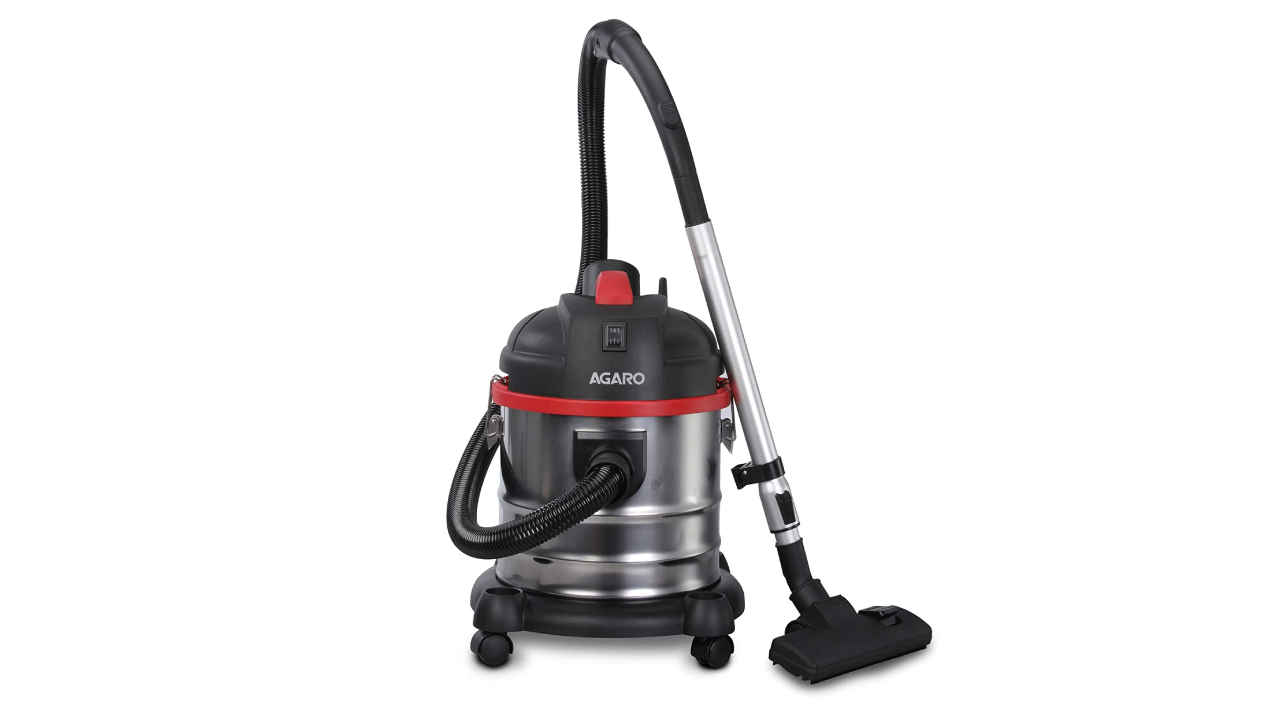 Home vacuum cleaners with added blower function