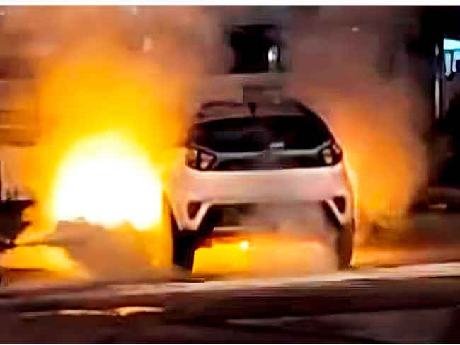 tata nexon cought fire in mumbai