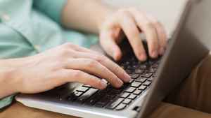 Work From Home के दौरान सोशल मीडिया पर भूल कर भी न करें ये गलतियाँ