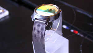 Huawei Talkband B2, Huawei Watch W1: First Look