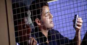 ఇక్కడ కనిపించే ఫోన్ సంభాషణ సినిమా సన్నివేశాలు ఏ సినిమా లోనివి చెప్పగలరా?