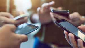 स्मार्टफोन यूजर्स अपना बैंक अकाउंट सुरक्षित रखने के लिए क्या करें और क्या न करें