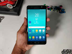 13MP ఫ్రంట్ కెమెరాతో, లభించే స్మార్ట్ ఫోన్స్.