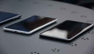 ನೋಕಿಯಾ ತನ್ನ ಸ್ವಾಧೀನತೆಯ ಮಾರ್ಗವನ್ನು ಬದಲಾಯಿಸುವ ಮೂಲಕ ಭಾರತದಲ್ಲಿ ಇದನ್ನು ಪ್ರಾರಂಭಿಸಲಾಯಿತು. ಇದು ಡ್ಯುಯಲ್ ಕ್ಯಾಮರಾ ಸೆಟಪನ್ನು ಹೊಂದಿದೆ.