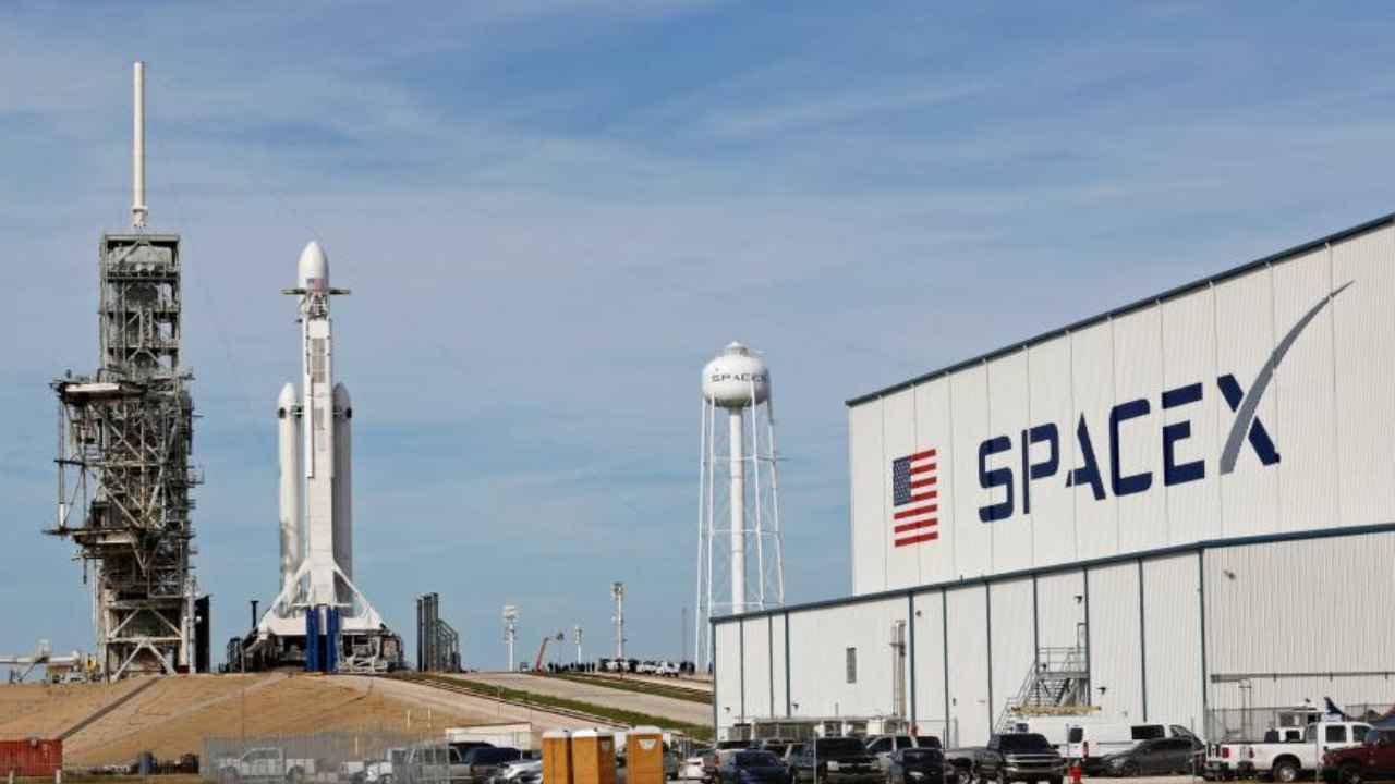 SpaceX: ಗಗನಯಾತ್ರಿಗಳನ್ನು ಮೊದಲ ಬಾರಿಗೆ ಬಾಹ್ಯಾಕಾಶಕ್ಕೆ ಉಡಾಯಿಸಲು ಸ್ಪೇಸ್‌ಎಕ್ಸ್ ಸಿದ್ಧವಾಗಿದೆ