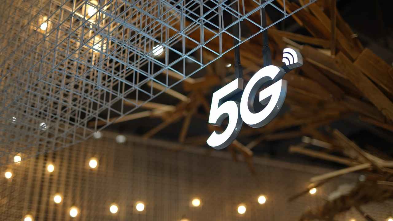 Government suggests 5G rollout in India to take place by August 15, 2022: Report