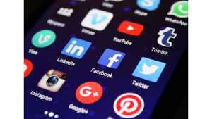 Facebook யில் உங்களை கண்காணிக்கும் நபர் யார் என்று தெரிந்து கொள்ள இதை செய்ங்க.