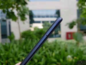 సెల్ఫీ ని మరింత అద్భుతంగా  తీర్చిదిద్దటానికి  భారత్ లో లాంచ్ అయిన Nokia 8, డ్యూయల్ కెమెరా సెటప్ తో