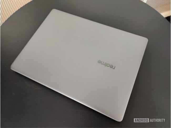 Realme Book laptop looks inspired from Apple MacBook Air
