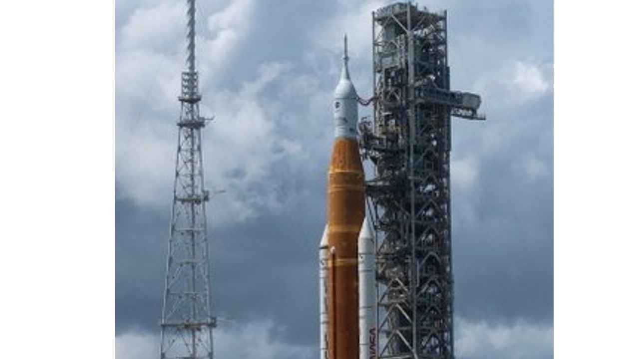 नासा ने आर्टेमिस मून मिशन 27 सितंबर को लॉन्च करने की तैयारी की शुरू