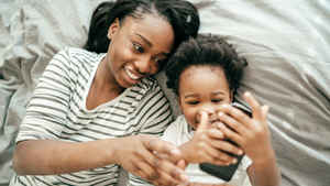 ஸ்மார்ட்போனுக்கு அடிமையாகும் மக்கள் இதில் நன்மை தீமை அறிவீர்களா ?