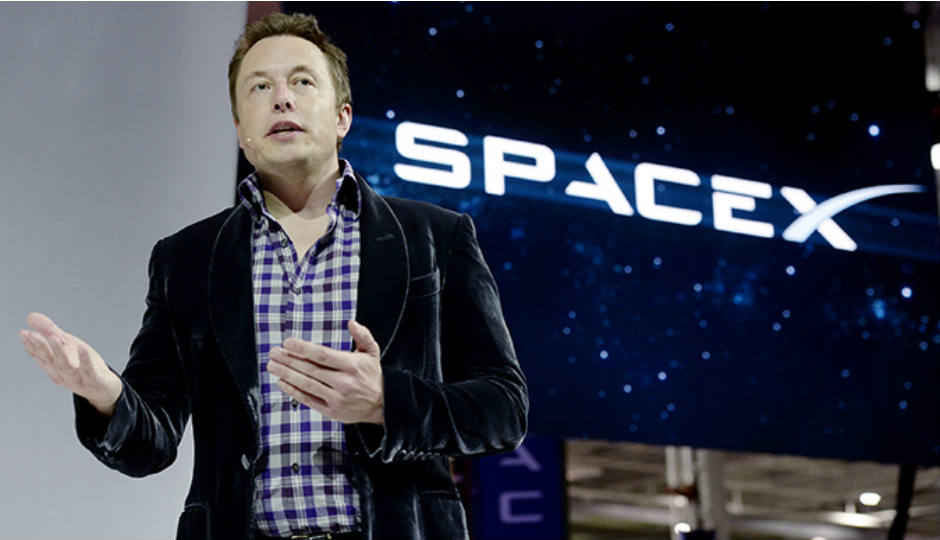 Elon Musk unveils a photo of SpaceX spacesuit