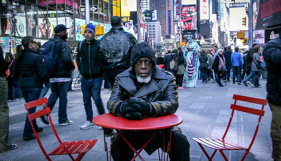 After 44 years in prison, man can’t believe the tech around him!