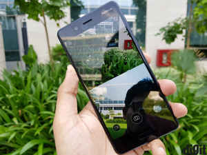 సెల్ఫీ ని మరింత అద్భుతంగా  తీర్చిదిద్దటానికి  భారత్ లో లాంచ్ అయిన Nokia 8, డ్యూయల్ కెమెరా సెటప్ తో