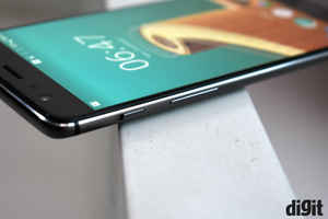 ಇಂದು ಭಾರತದಲ್ಲಿನ ಬ್ರಾಂಡೆಡ್ ಸ್ಮಾರ್ಟ್ಫೋನ್ಗಳು ತಮ್ಮ ನೈಜ ಬೆಲೆಯನ್ನು ಕಳೆದುಕೊಂಡಿವೆ.