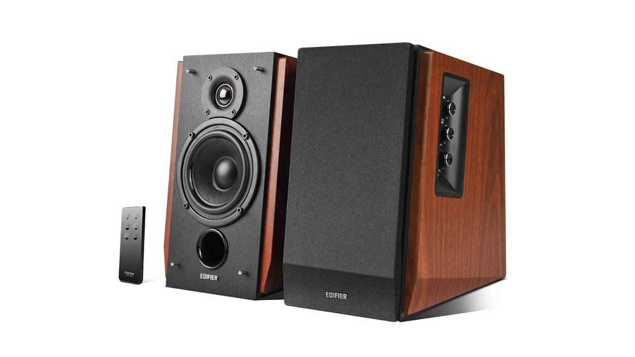 Bookshelf speakers with bluetooth connectivity