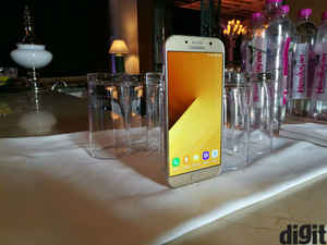 ఇండియా లోలేటెస్ట్ గా ప్రైస్ కట్ చేయబడిన 15 స్మార్ట్ ఫోన్స్ .