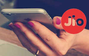 JIO  త్వరలో లాప్టాప్ ప్రవేశపెట్టనుంది.