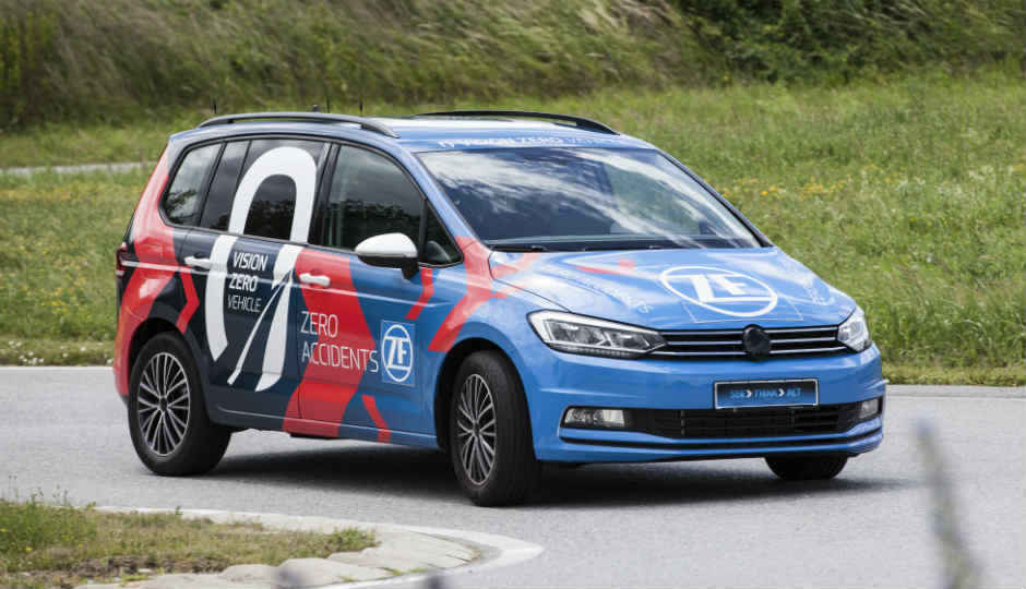 Explaining the flow of action in an advanced driving vehicle Explaining the flow of action in an advanced driving vehicle