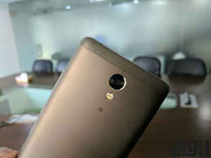 బెస్ట్ మొబైల్ ఫోన్లు రూ. 15,000  లోపే (అక్టోబర్ 2017)