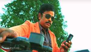 ఇక్కడ కనిపించే ఫోన్ సంభాషణ సినిమా సన్నివేశాలు ఏ సినిమా లోనివి చెప్పగలరా?