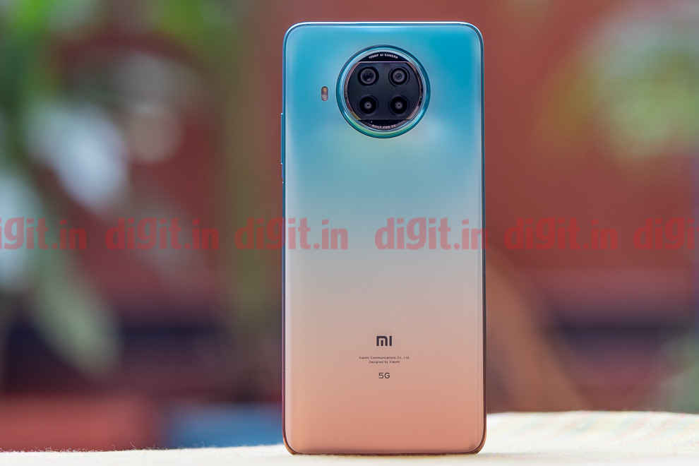 The Mi 10i has a nice finish, with a new colour scheme that simulates the sunrise.