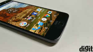 അങ്ങനെ മോട്ടോയുടെ  മോഡലുകൾ മോട്ടോ Z ,Z പ്ലേ  ഓൺലൈൻ ഷോപ്പിലും എത്തി