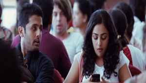 ఇక్కడ కనిపించే ఫోన్ సంభాషణ సినిమా సన్నివేశాలు ఏ సినిమా లోనివి చెప్పగలరా?