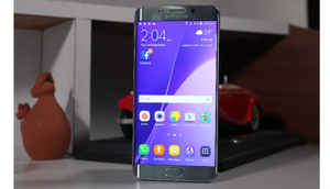 तुमची दिवाळी खास बनविण्यासाठी सर्वोत्कृष्ट कॅमेरा असलेले १४ स्मार्टफोन्स