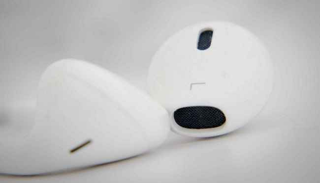 Earpods and charging adapter apple