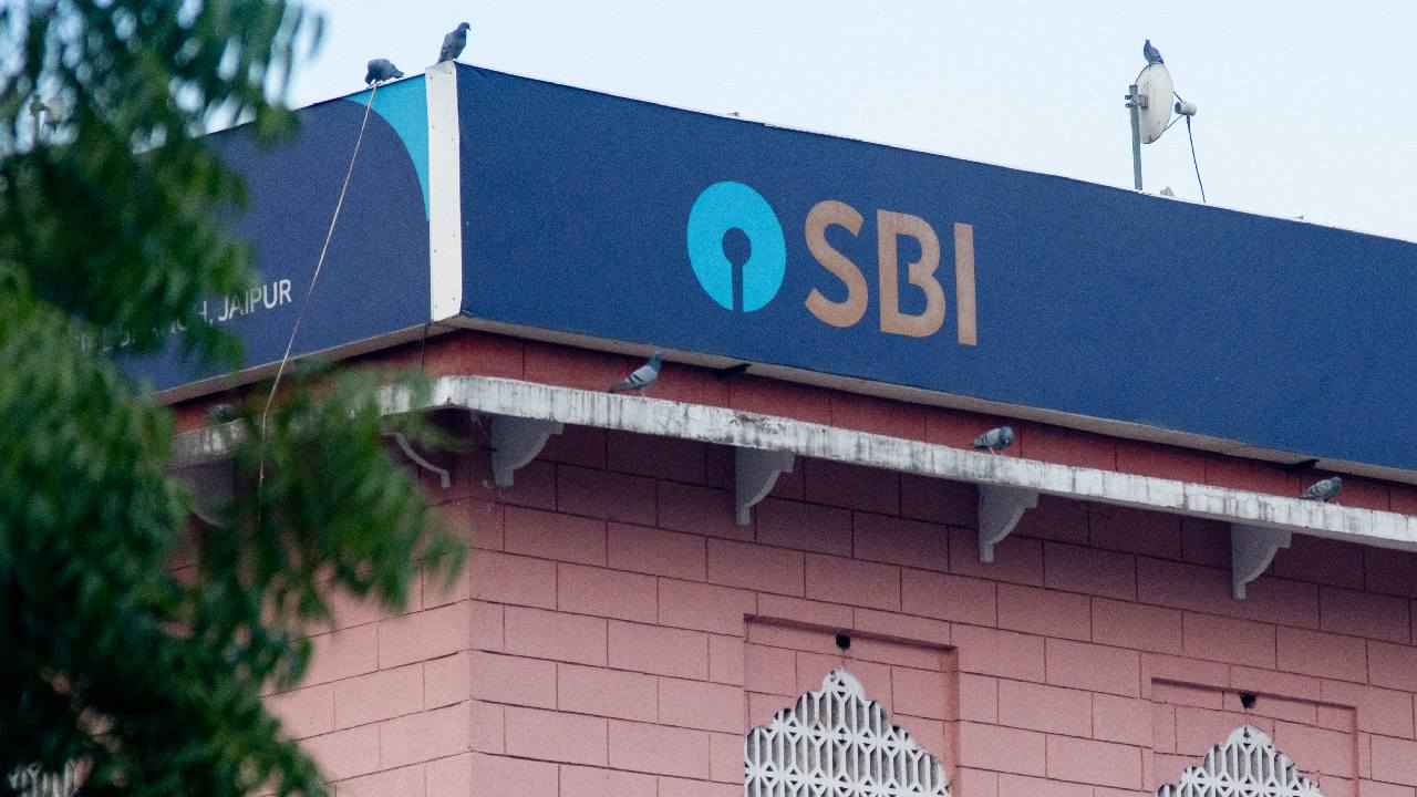 SBI Alert: SBI अपनी 67वीं वर्षगांठ के मौके पर ग्राहकों को दे रहा है 6,000 रुपये? जानें कितना सच है ये