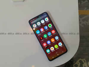 സാംസങ്ങിന്റെ ഗാലക്സി A70 വാങ്ങിക്കണോ ;പ്ലസ് & മൈനസ് നോക്കാം