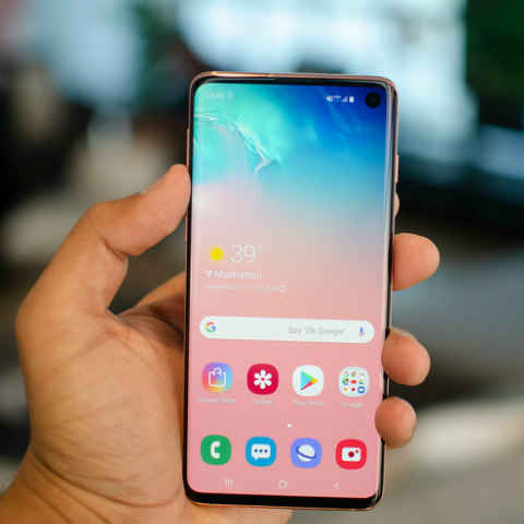 Samsung Galaxy S10 Series gets vibration feedback for navigation gestures in latest update