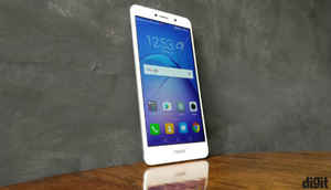 మంచి బడ్జెట్ స్మార్ట్ ఫోన్ కోసం చూస్తున్నారా...? అయితే ఇదిగో ఇండియా లో బెస్ట్ బడ్జెట్ స్మార్ట్ ఫోన్స్...